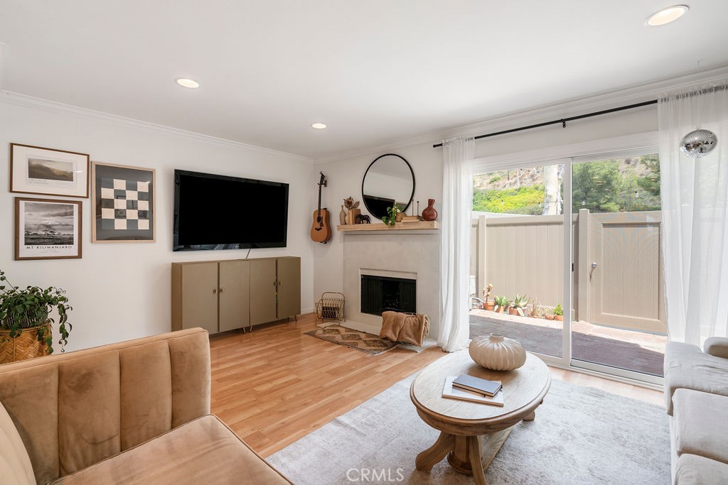 285 N Singingwood Street 3