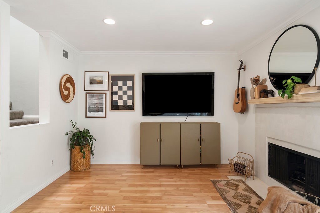 285 N Singingwood Street 3