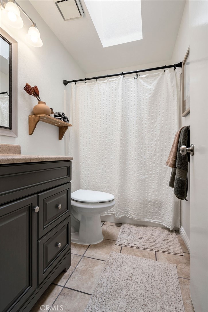 285 N Singingwood Street 3