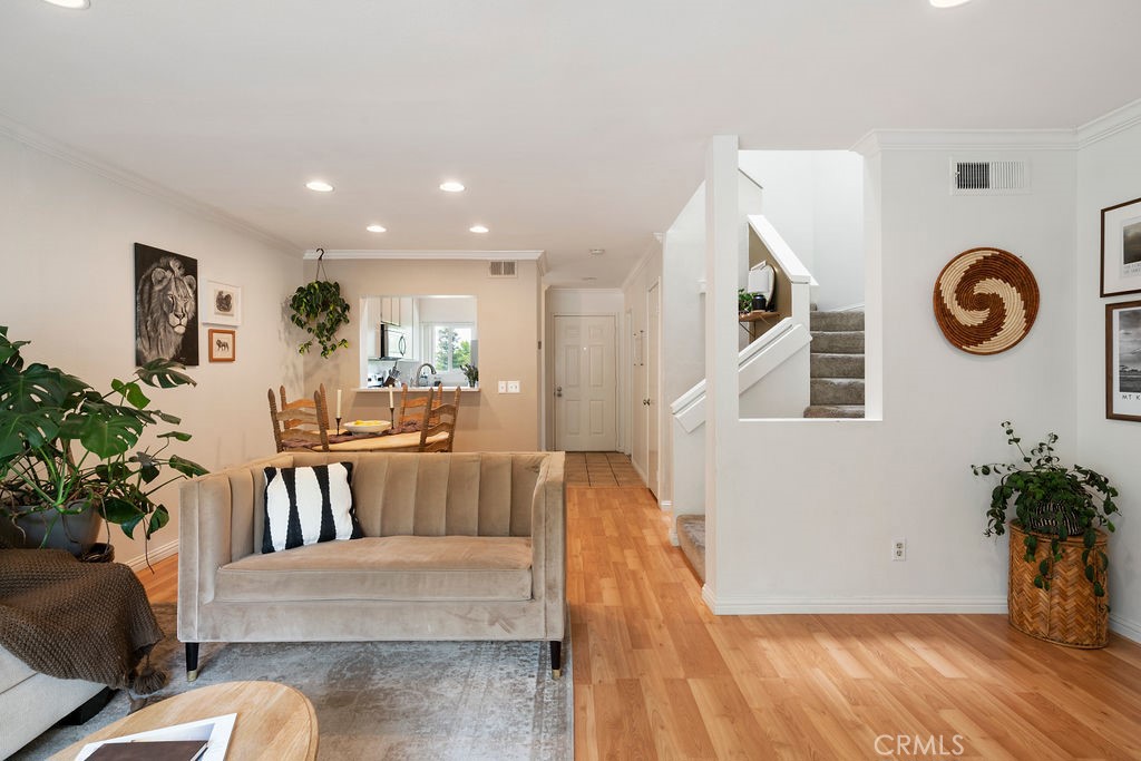 285 N Singingwood Street 3