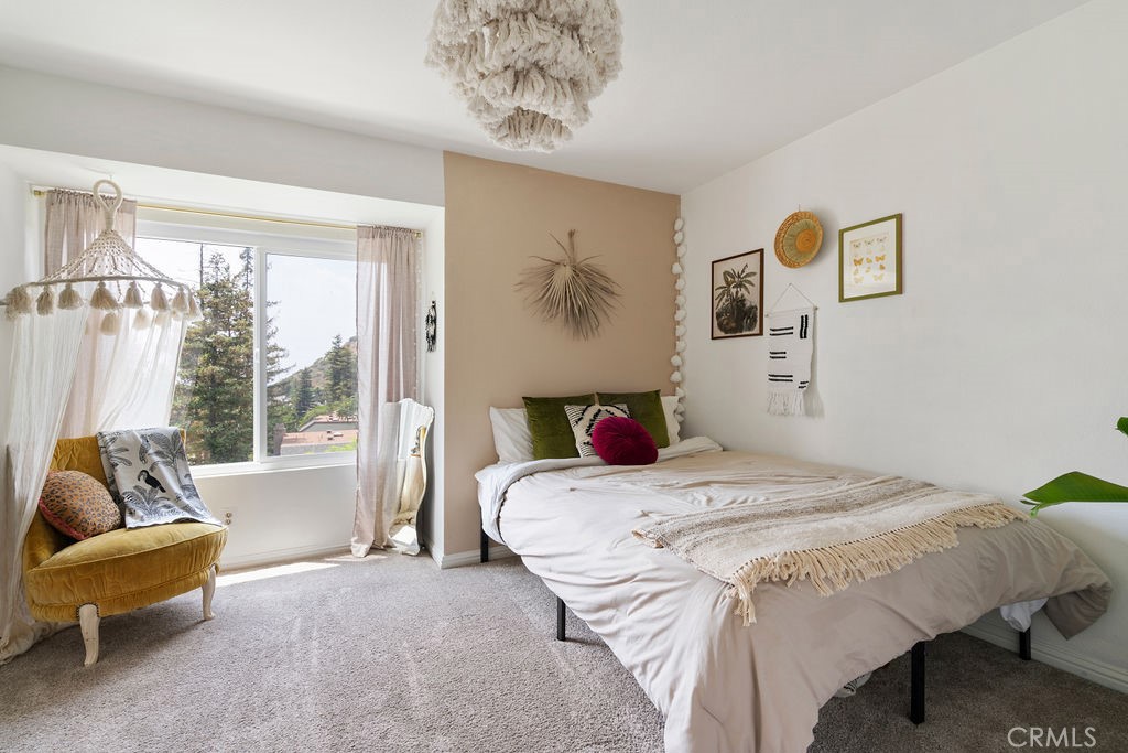 285 N Singingwood Street 3