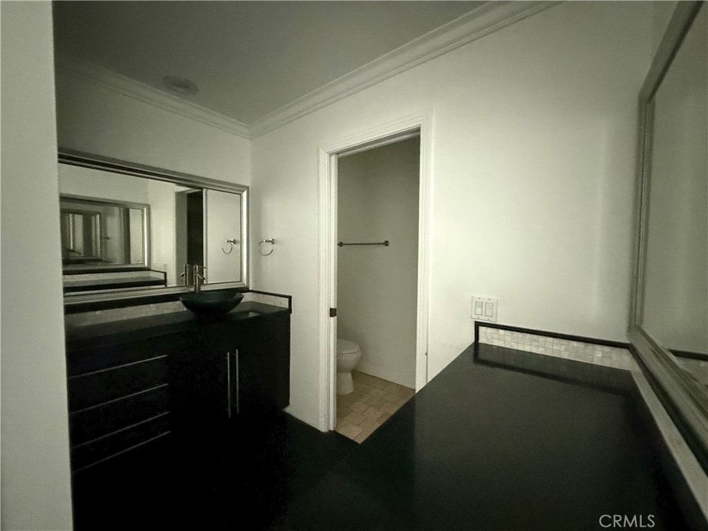 345 University Drive F4