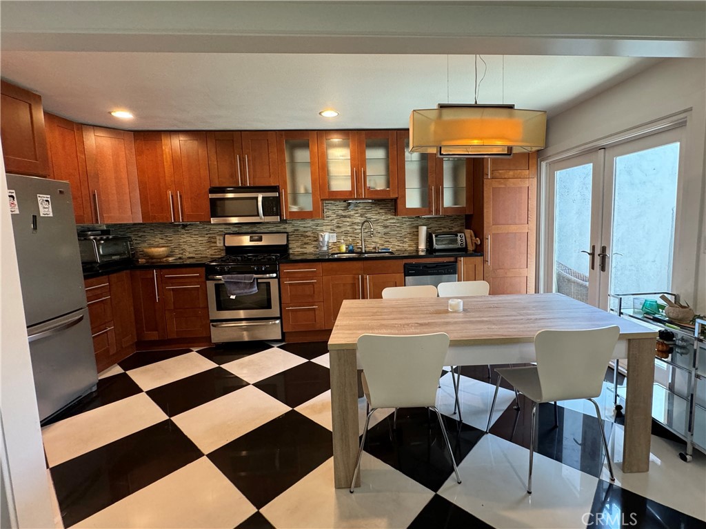 345 University Drive F4