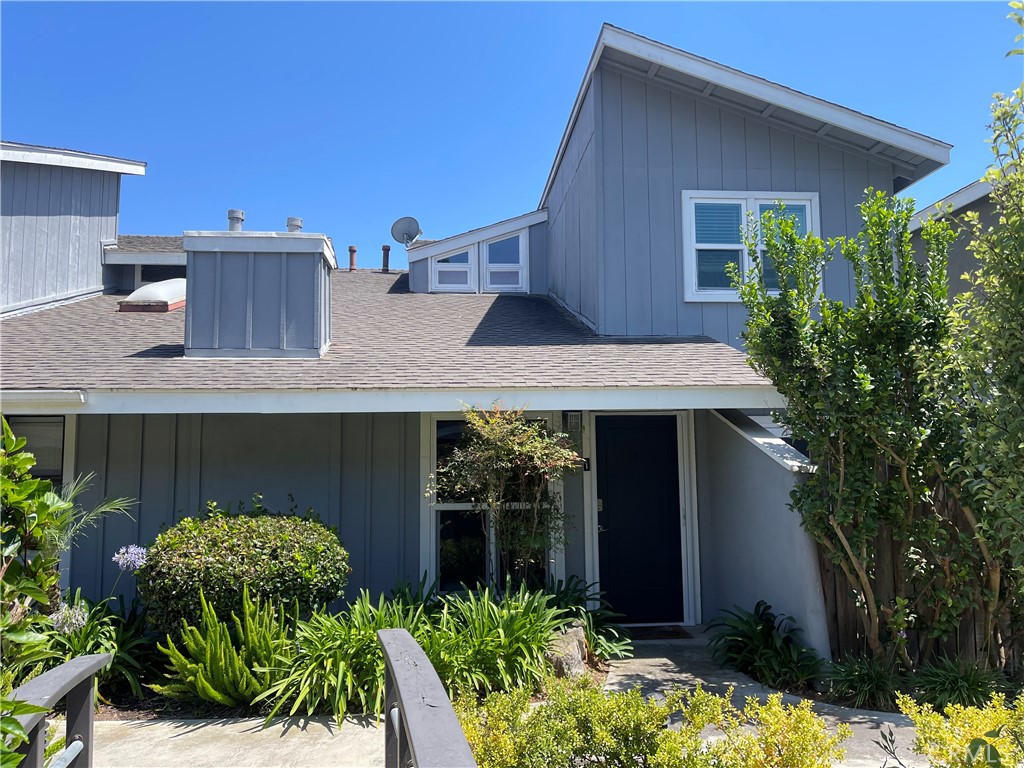 345 University Drive F4