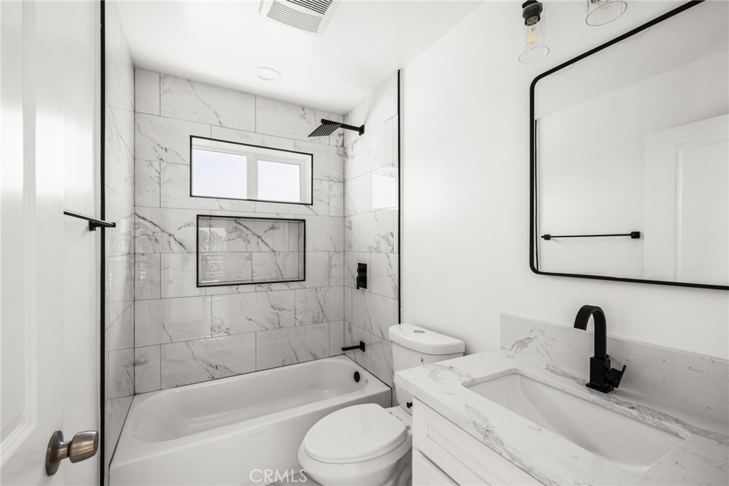 947 W Magnolia Street