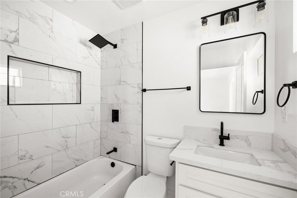 947 W Magnolia Street