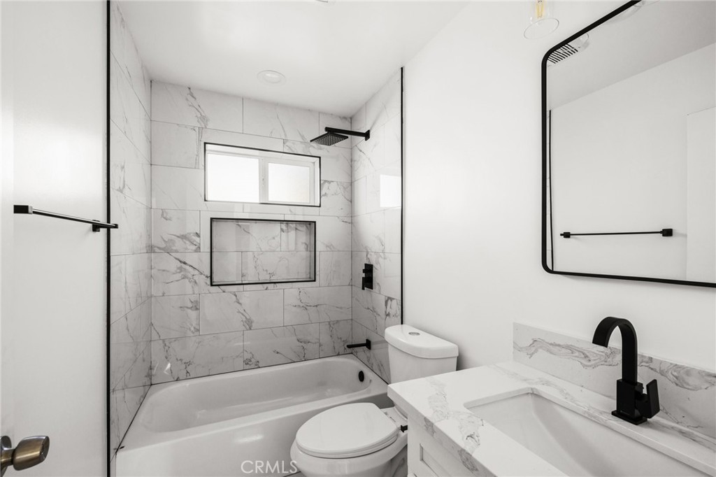 947 W Magnolia Street