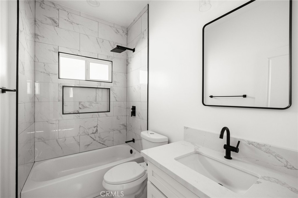 947 W Magnolia Street