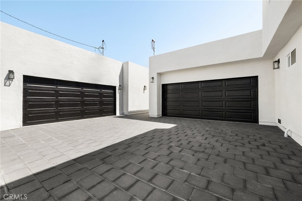 947 W Magnolia Street