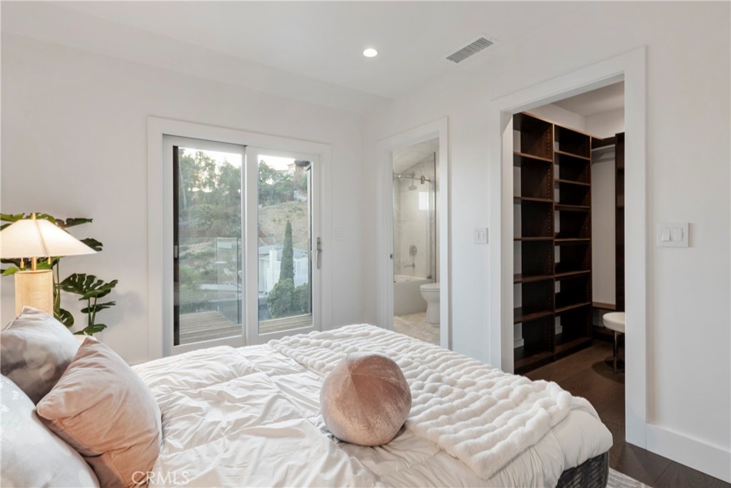 3850 Glenalbyn Drive