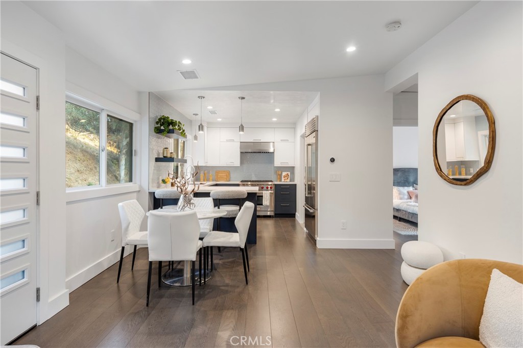 3850 Glenalbyn Drive