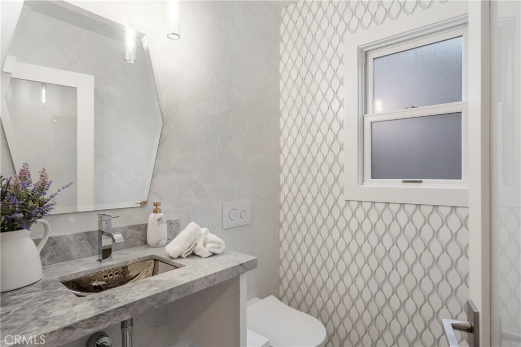 3850 Glenalbyn Drive