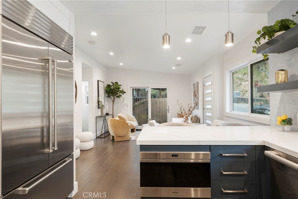 3850 Glenalbyn Drive