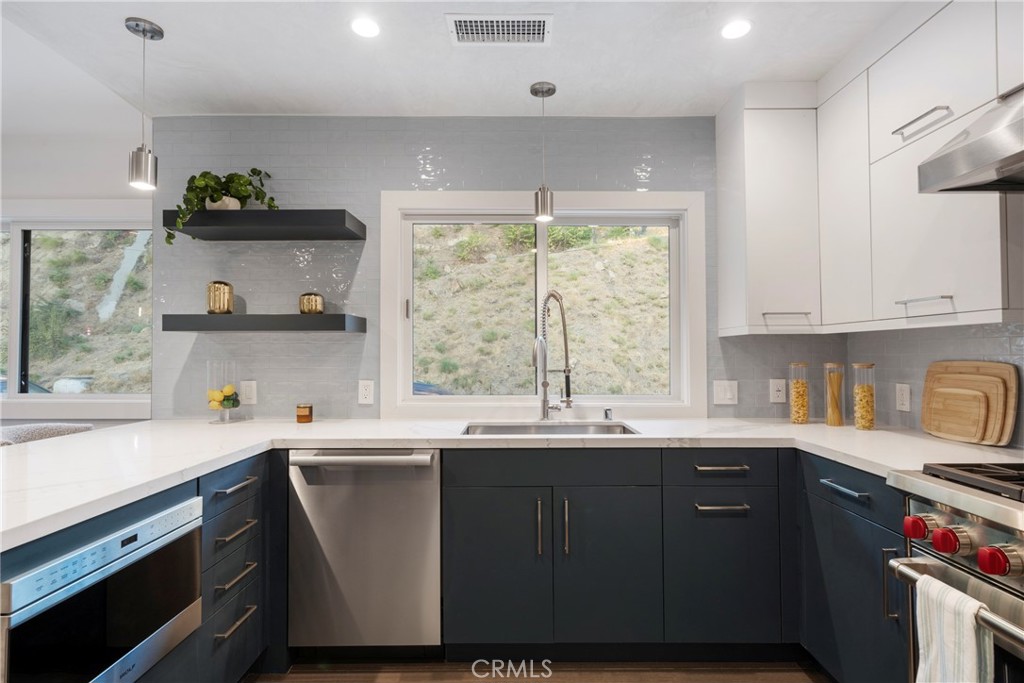 3850 Glenalbyn Drive