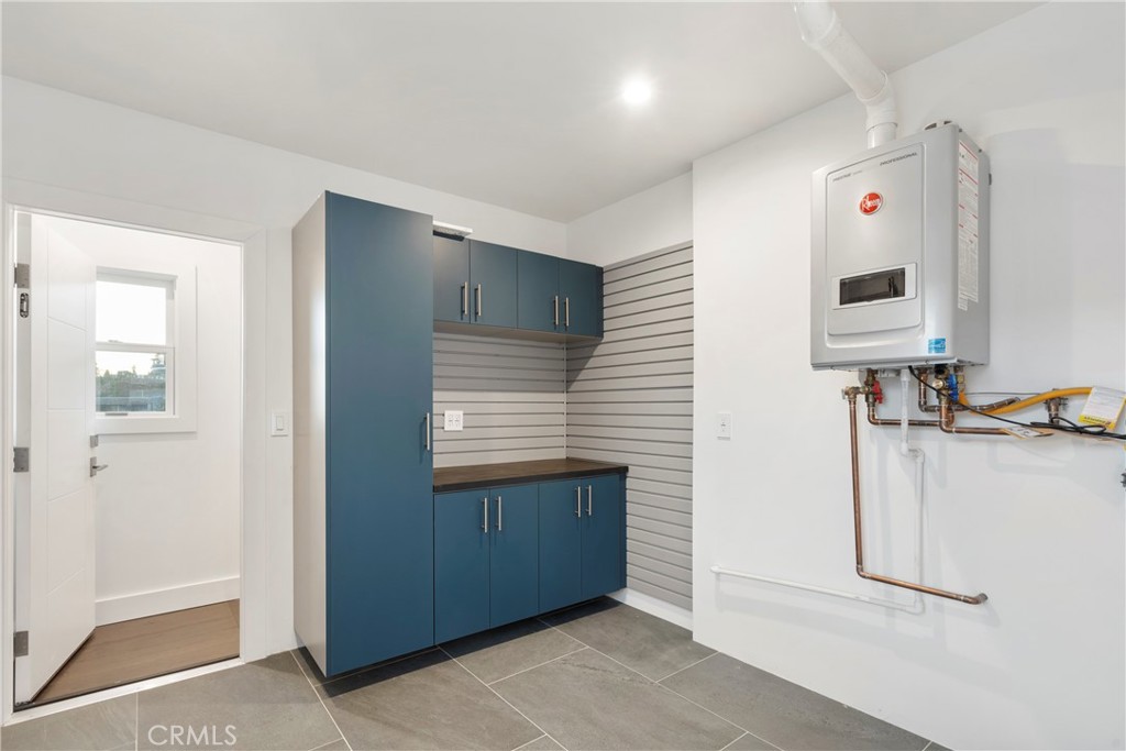 3850 Glenalbyn Drive