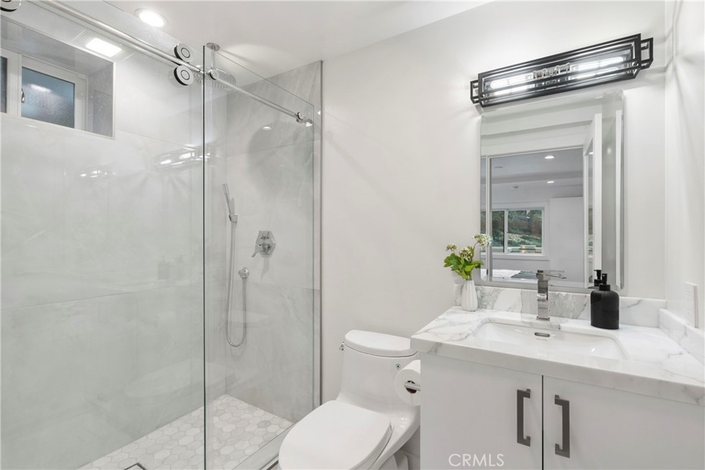 3850 Glenalbyn Drive