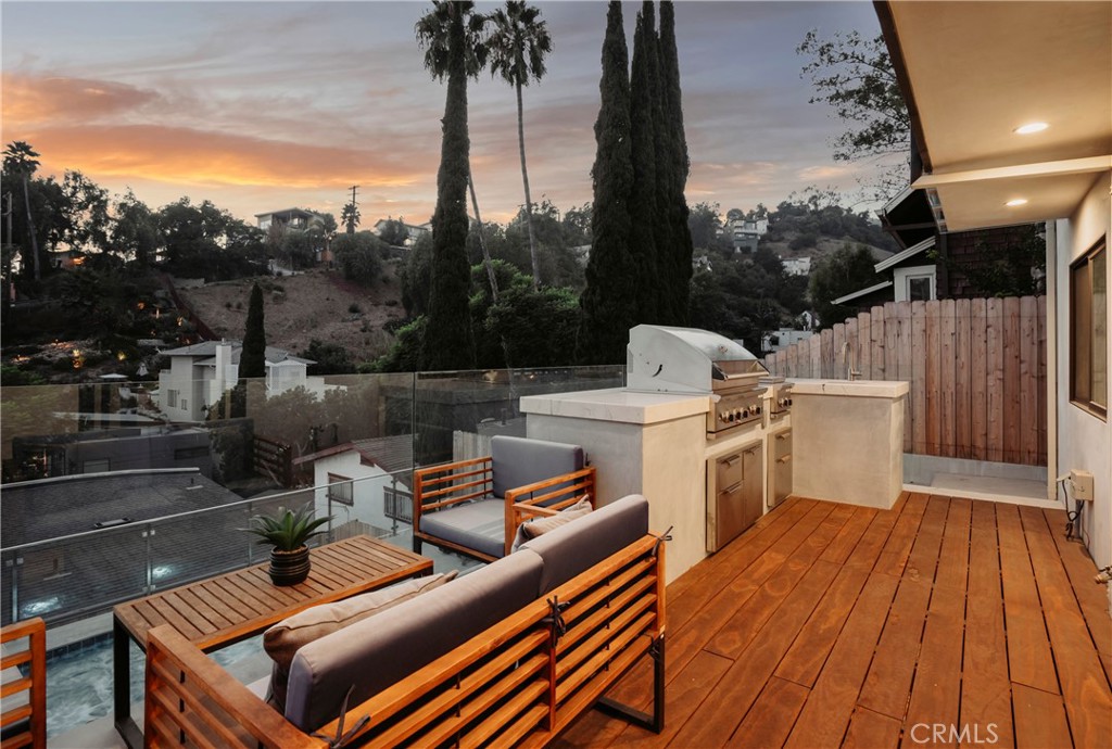 3850 Glenalbyn Drive