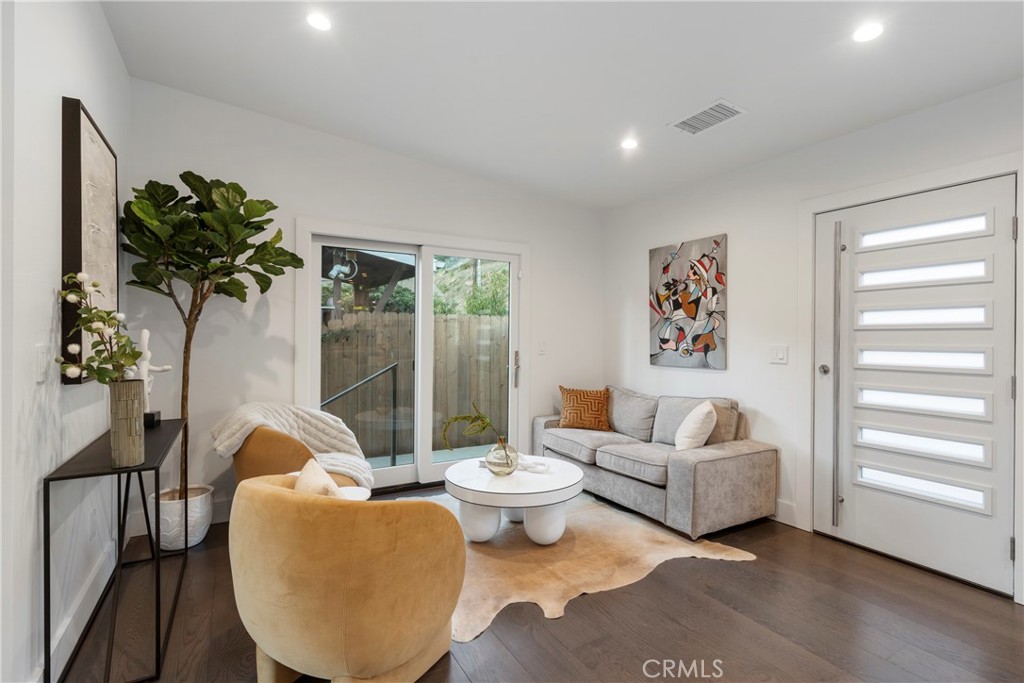 3850 Glenalbyn Drive