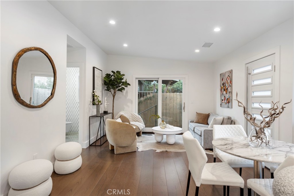 3850 Glenalbyn Drive