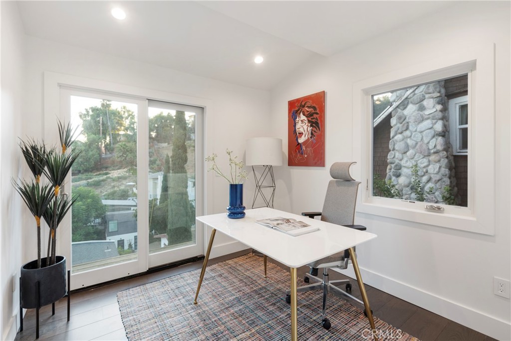 3850 Glenalbyn Drive