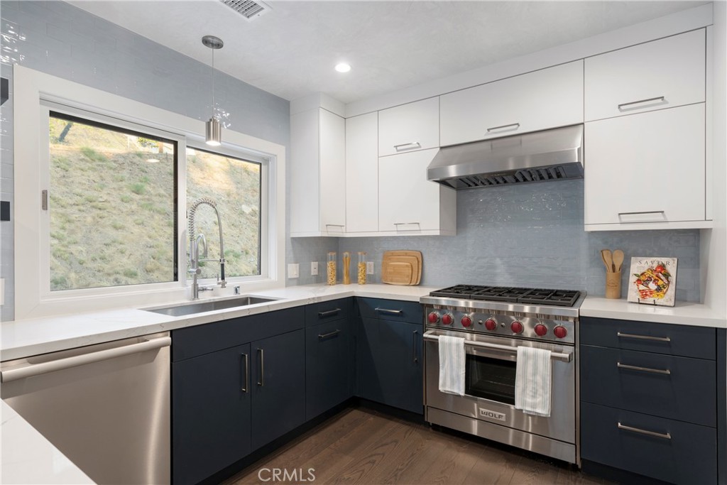 3850 Glenalbyn Drive