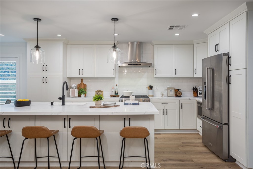 20092 Shorewood Circle