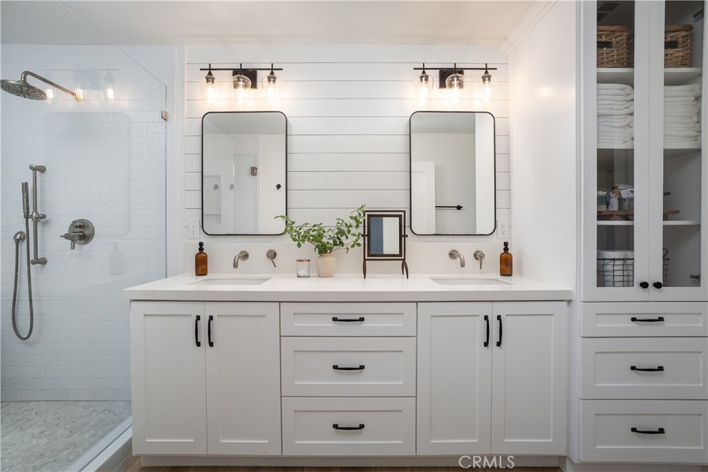 20092 Shorewood Circle