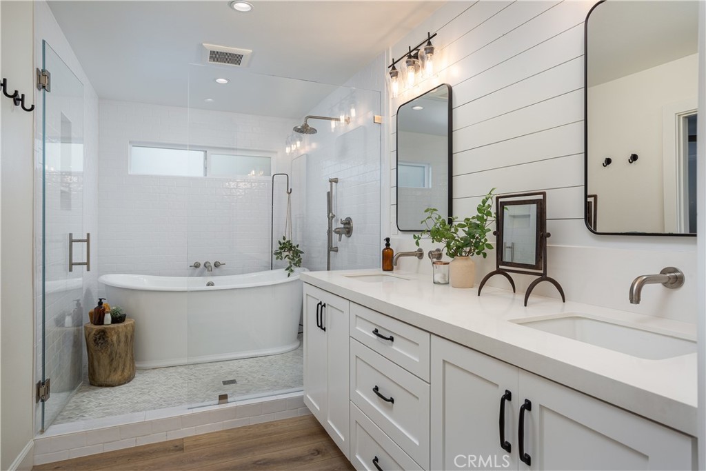 20092 Shorewood Circle