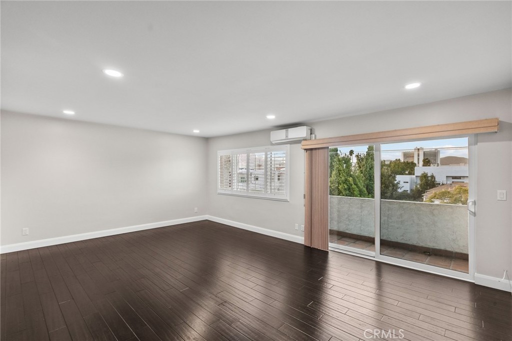 1601 Veteran Avenue 304