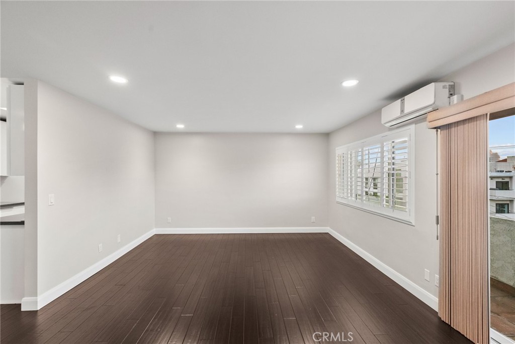 1601 Veteran Avenue 304