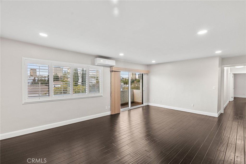 1601 Veteran Avenue 304