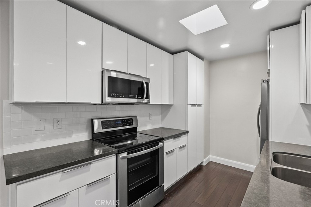 1601 Veteran Avenue 304