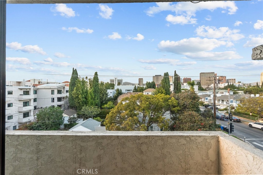 1601 Veteran Avenue 304