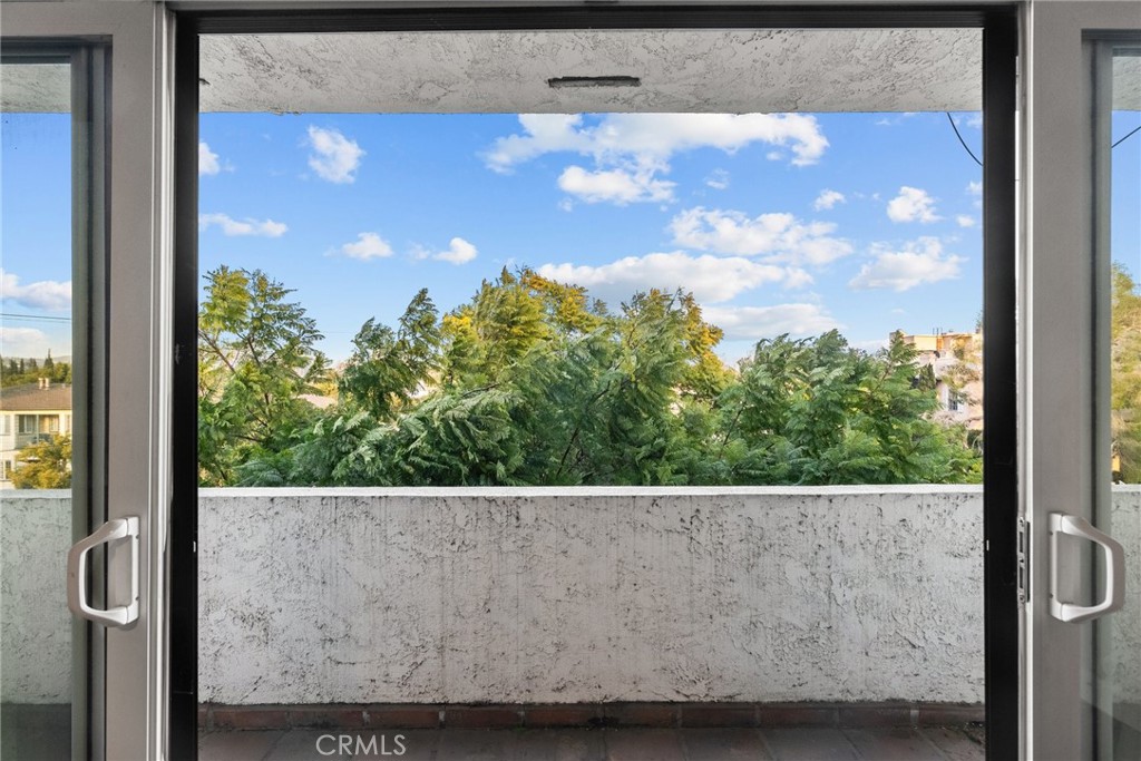 1601 Veteran Avenue 304