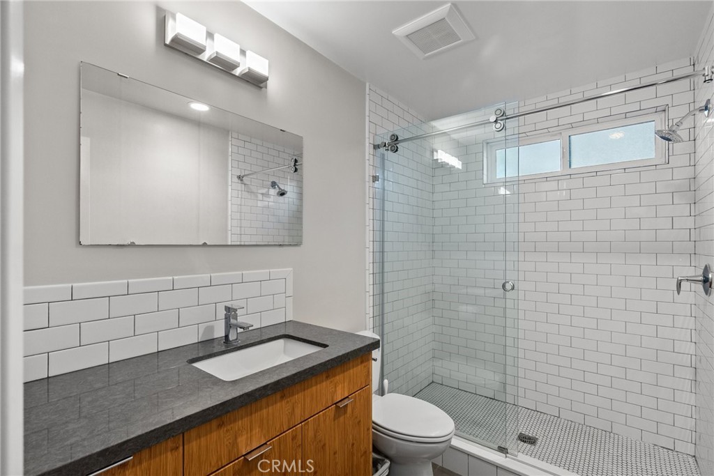 1601 Veteran Avenue 304