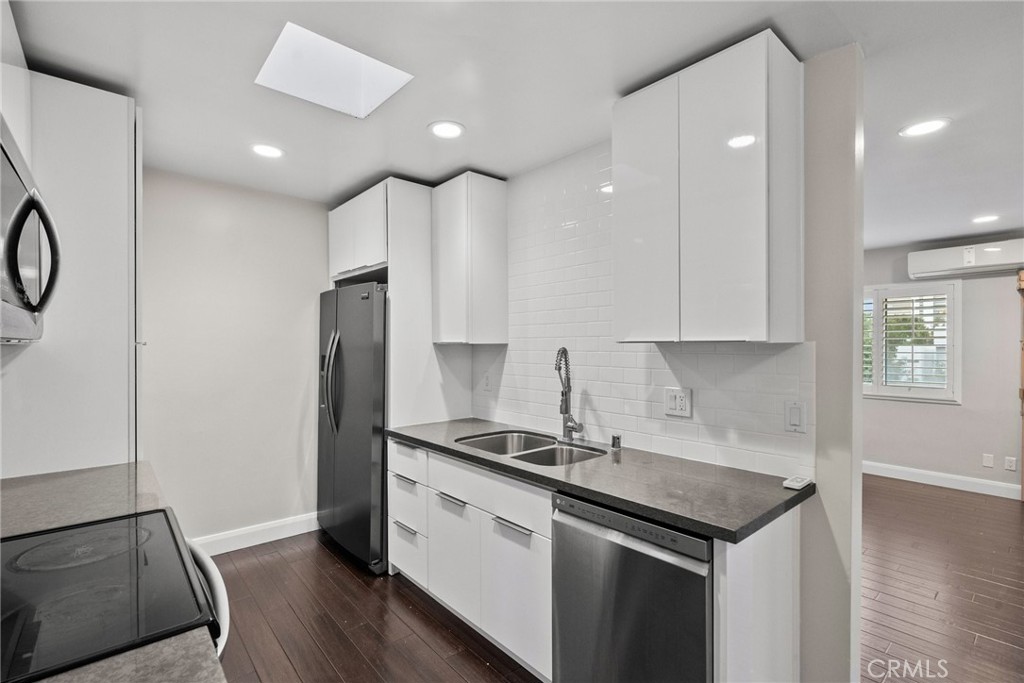 1601 Veteran Avenue 304