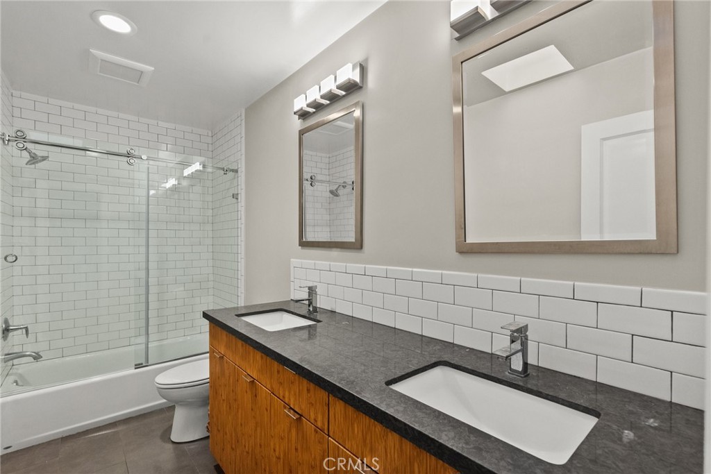 1601 Veteran Avenue 304