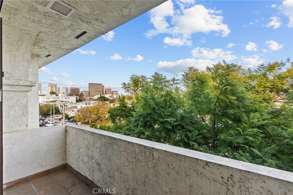 1601 Veteran Avenue 304