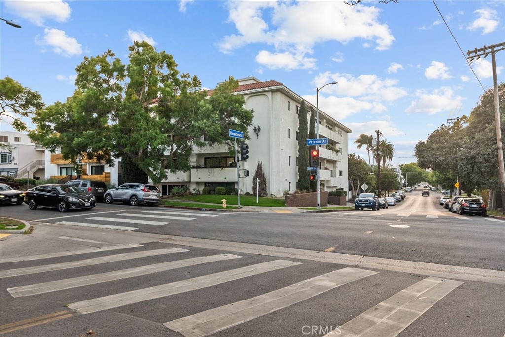 1601 Veteran Avenue 304