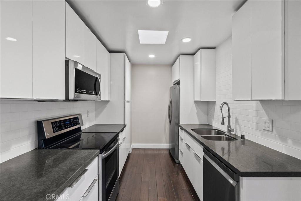 1601 Veteran Avenue 304