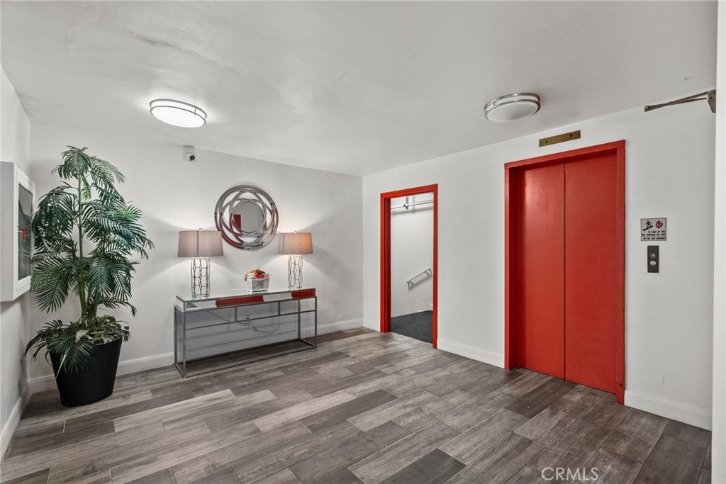 1601 Veteran Avenue 304