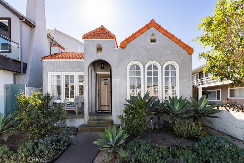 1113 W Balboa Boulevard