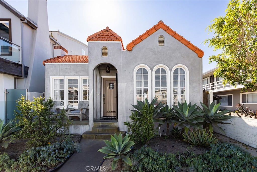 1113 W Balboa Boulevard