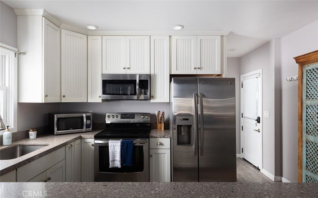 1113 W Balboa Boulevard