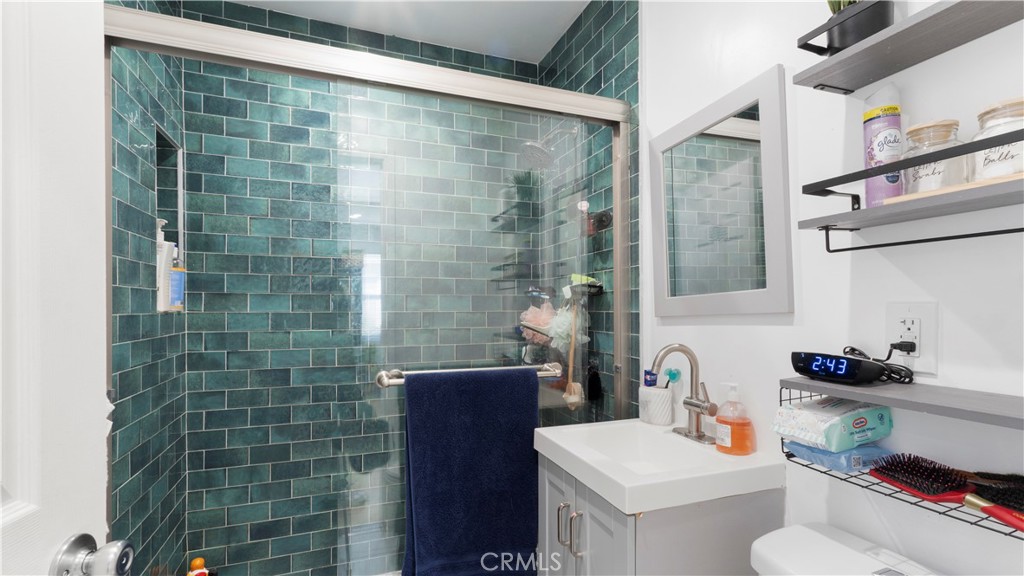 76 W Del Amo Boulevard