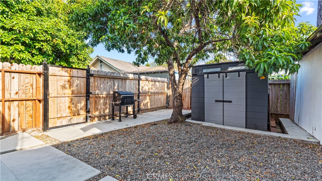 76 W Del Amo Boulevard