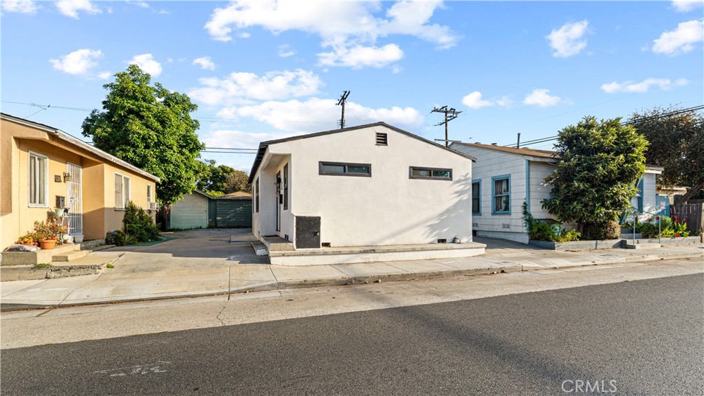 76 W Del Amo Boulevard