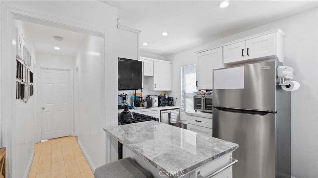 76 W Del Amo Boulevard