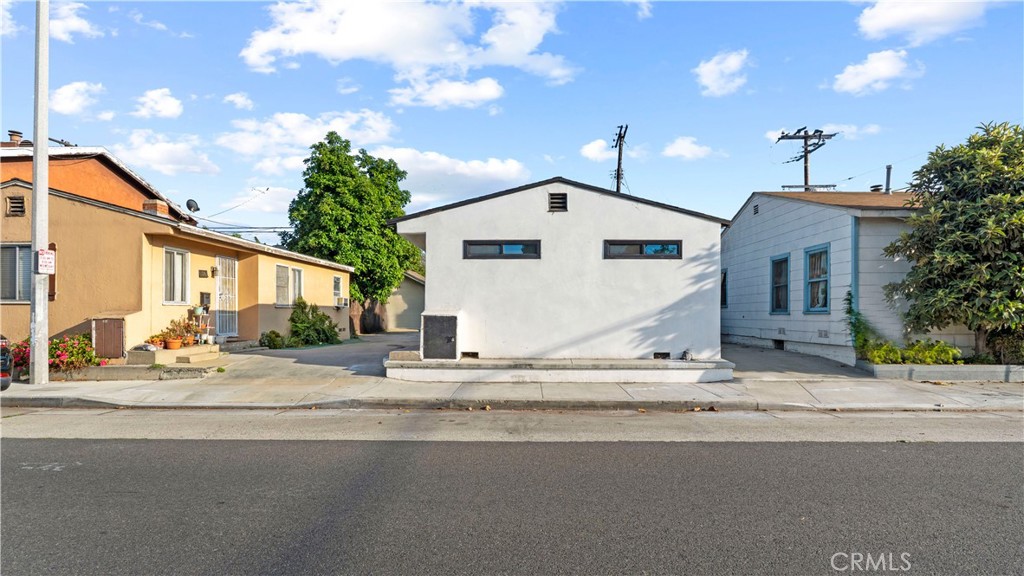 76 W Del Amo Boulevard