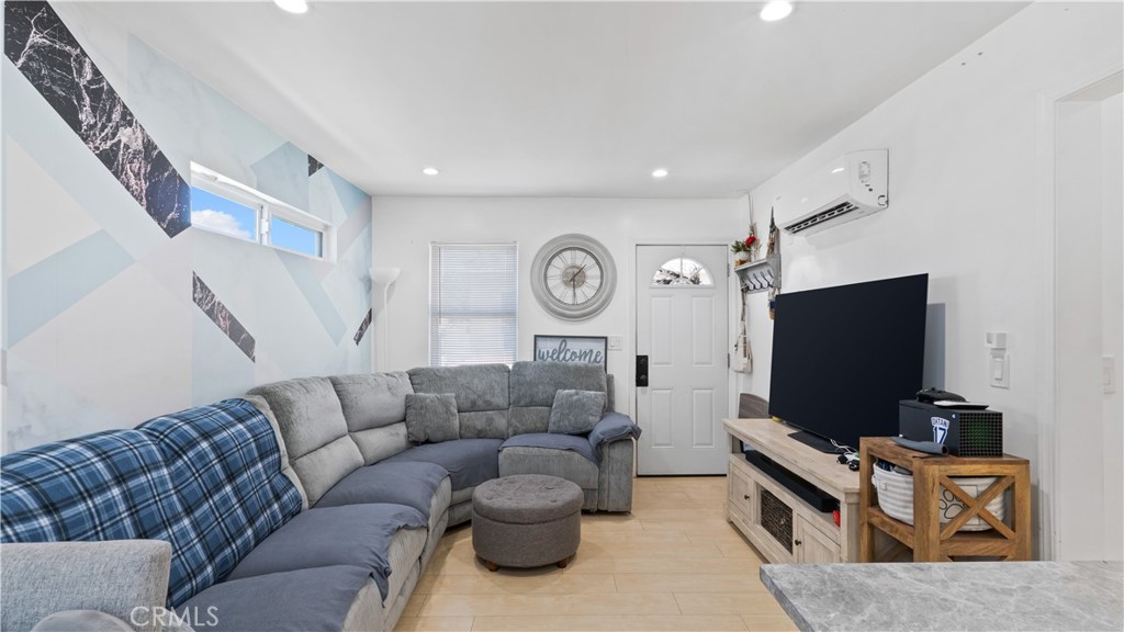 76 W Del Amo Boulevard